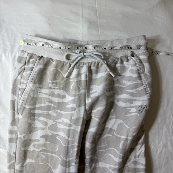 TLF Apparel Camo Joggers Beige Gray Zip Pockets Size Medium - Picture 7 of 10